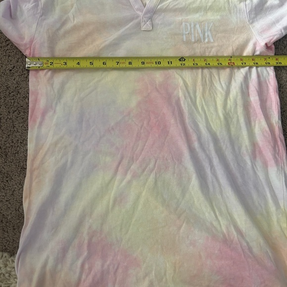 VS PINK HENLEY TEE PALM TREE TIE DYE Medium NWT - Picture 8 of 9